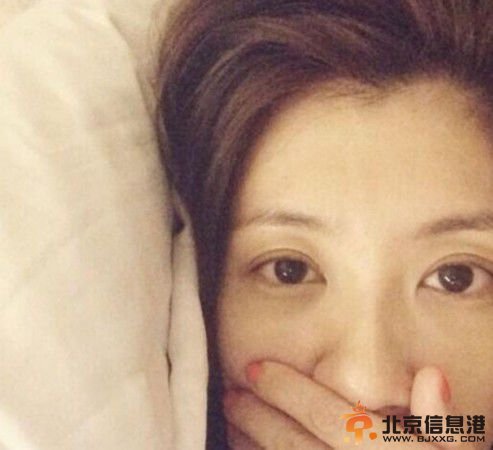 贾静雯晒素颜自拍显憔悴 因喝坏肚子呕吐不止(图)