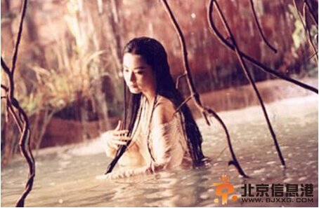 美女出浴照