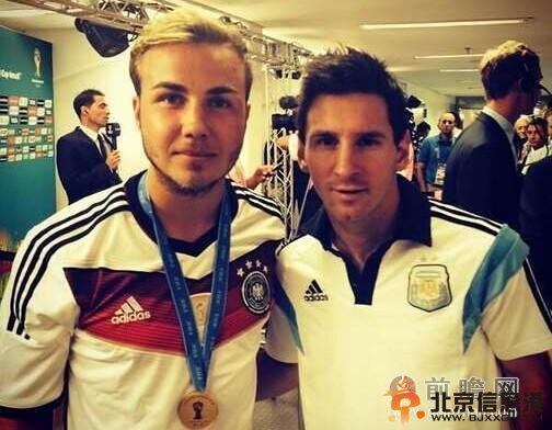 曝梅西回更衣室嚎啕大哭 赛后合影格策被赞大度