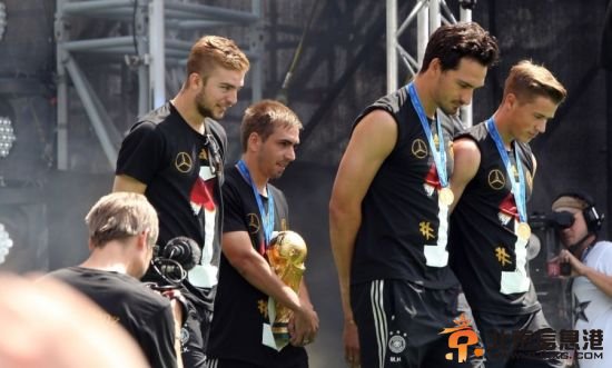 大力神杯霸气亮相