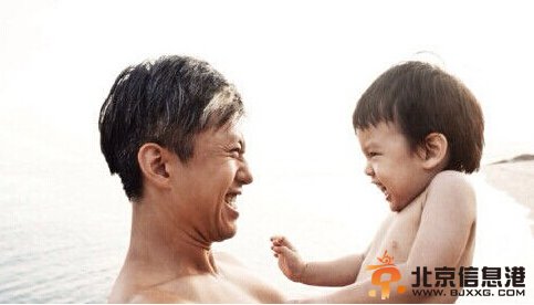 邓超陪儿子等等遭嫌弃 被问：你为什么要回来 