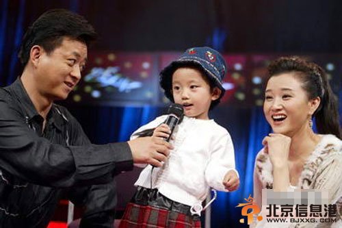 宋祖英最新消息：性感裙装现身看话剧 宋祖英结婚照及老公儿子大曝光(图)