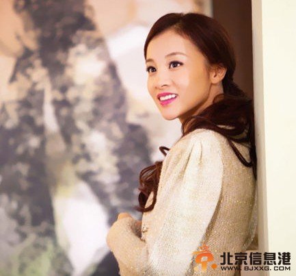 我的青春高八度萧文老婆方凯莉是谁扮演的？方凯莉扮演者章龄之个人资料及高清写真
