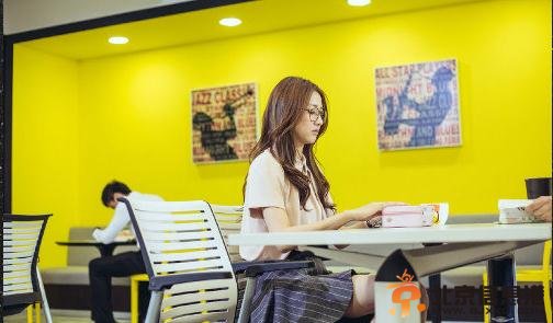 我的青春高八度辰西大学真的存在吗？