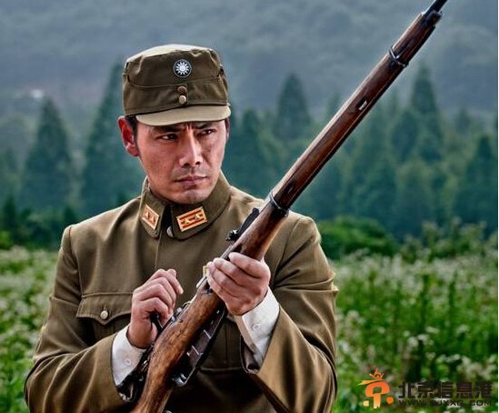 《汉阳造》邵兵一人饰两角