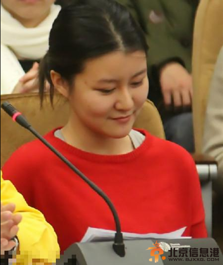 黄宏21岁女儿黄豆豆近照曝光 长相大气中传媒读播音
