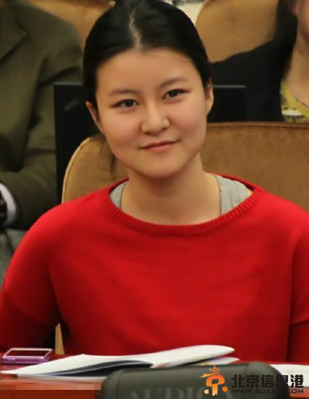 黄宏21岁女儿黄豆豆近照曝光 长相大气中传媒读播音