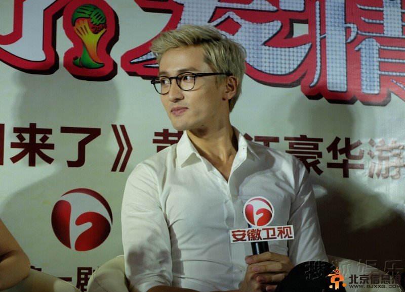 《爱情回来了》开播发布会王传君被曝<a href='http://www.bjxxg.cn/health/jianshen/' target='_blank'><u>健身</u></a>狂人