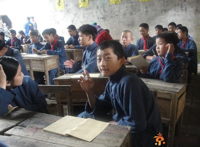 少共国际师剧照