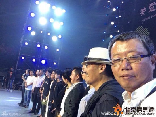 周迅宣布婚讯与高圣远热吻 引李宇春谢娜合影[图]