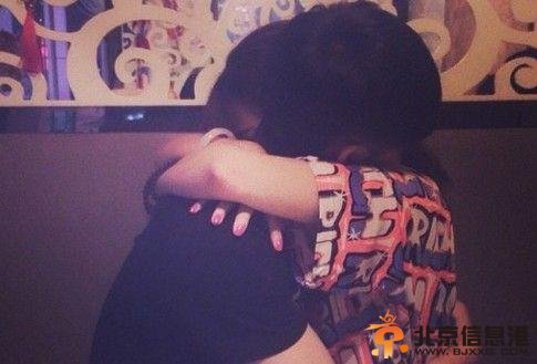 鲁能悍将王彤美艳女友曝光 大尺度床照被删