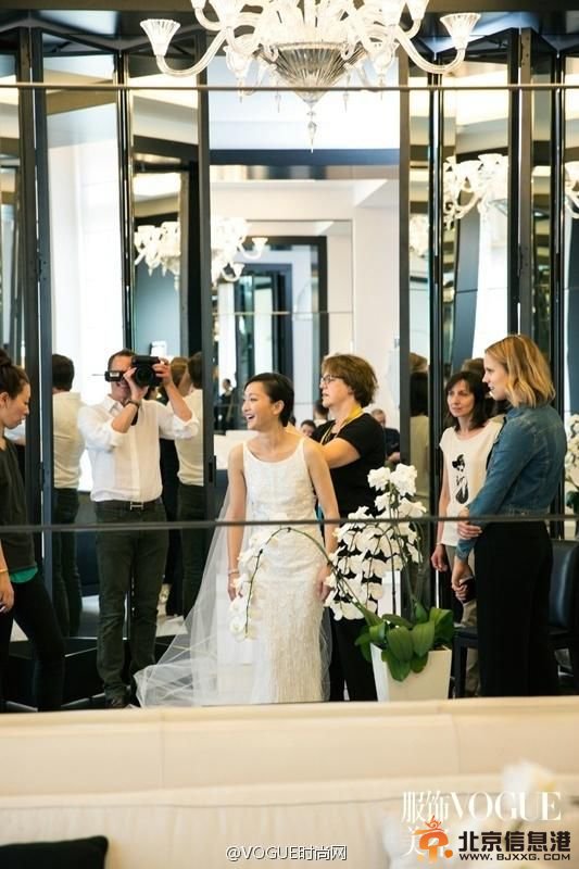 组图:周迅动真格宣布结婚 试穿绝美婚纱做新娘