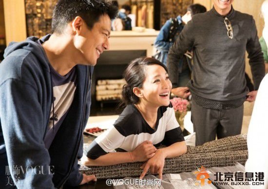组图:周迅动真格宣布结婚 试穿绝美婚纱做新娘