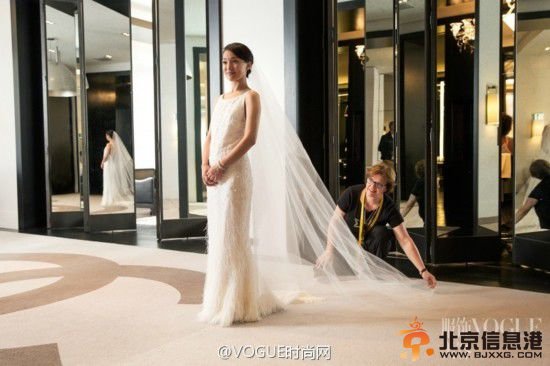 组图:周迅动真格宣布结婚 试穿绝美婚纱做新娘