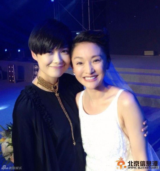 周迅宣布婚讯与高圣远热吻 引李宇春谢娜合影[图]