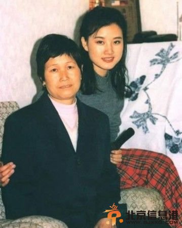 宋祖英原名宋六英 弟弟妹妹家底全曝光[组图]
