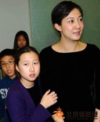 吴绮莉再做小三夜杀立法会议员住所 疑为后半生找靠山