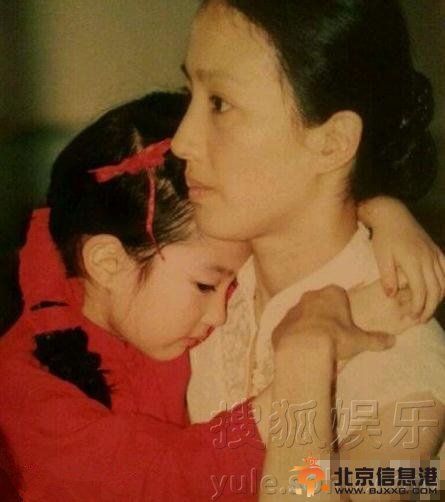 刘亦菲家族照曝光 外婆小姨妈妈表姐都是美人胚子