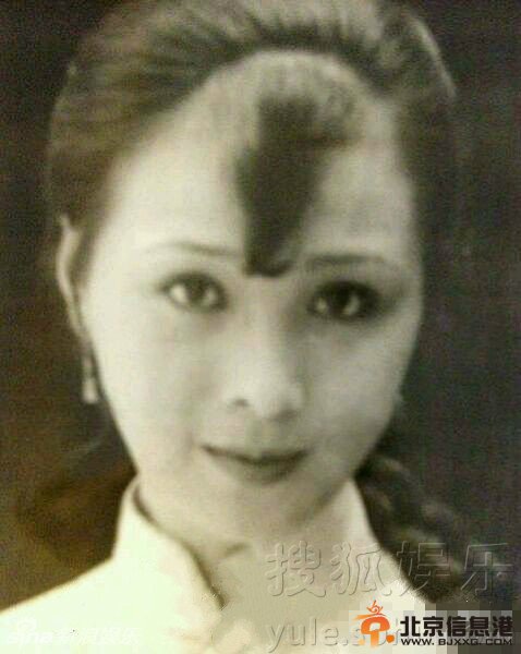 刘亦菲家族照曝光网友感叹家族基因太强大 个个都是美人【组图】