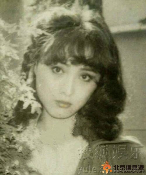 刘亦菲家族照曝光网友感叹家族基因太强大 个个都是美人【组图】