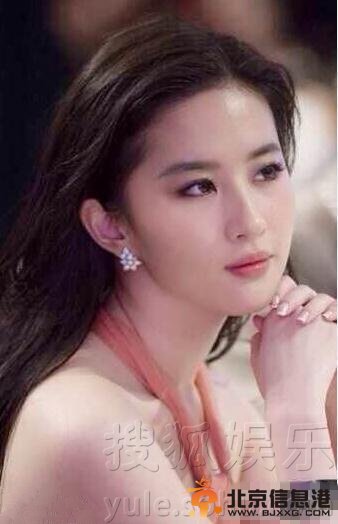 刘亦菲家族照曝光网友感叹家族基因太强大 个个都是美人【组图】