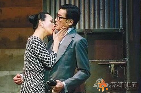 刘嘉玲梁家辉贴身热吻 造型亮丽恍如女王出巡