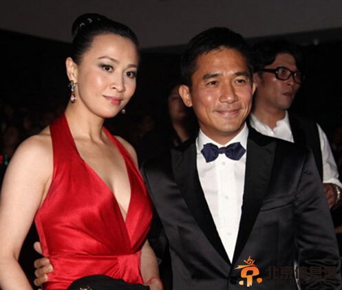 刘嘉玲梁家辉贴身热吻 造型亮丽恍如女王出巡