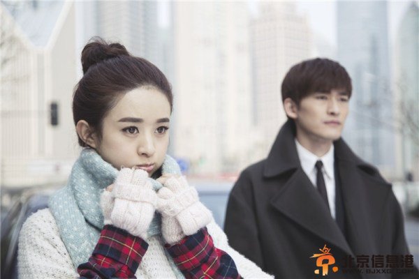 “呆萌小吃货”赵丽颖俘获观众 与陈晓公开恋情网晒亲热大头照【组图】 