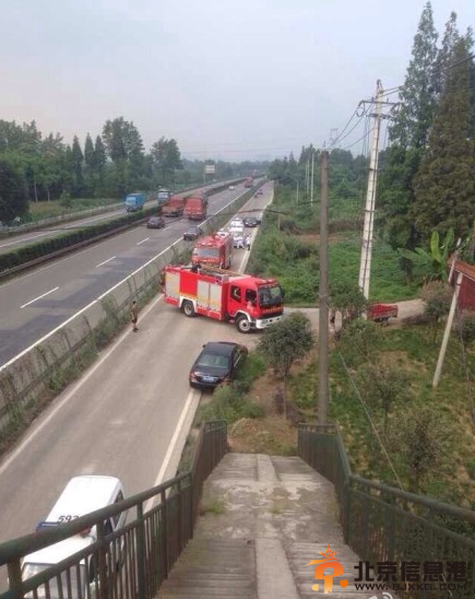 成都1架军用直升机坠毁:摇摇晃晃下降撞墙(图)