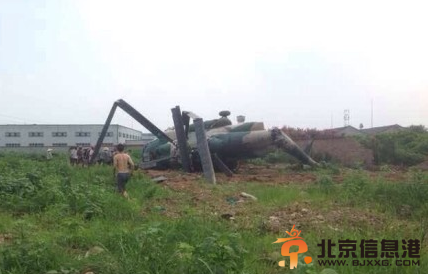 成都1架军用直升机坠毁:摇摇晃晃下降撞墙(图)