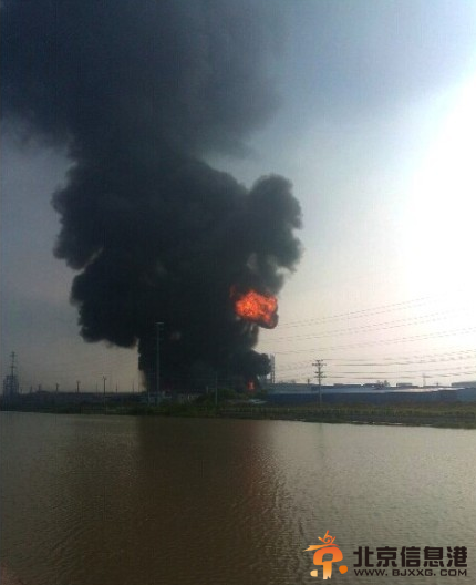 江苏淮安一化工厂发生爆燃 伤亡不明