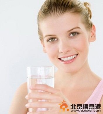 欧美女性掀起晒体毛活动