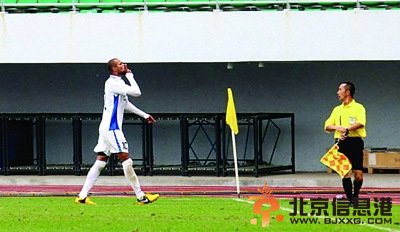 延边球员被撞昏八喜进球球迷堵大巴要求道歉