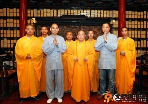 李阳皈依佛门 师从释永信法号延依