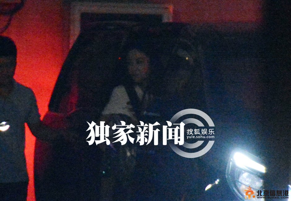 汤唯北京工作金泰勇陪同 深夜同回北京爱巢