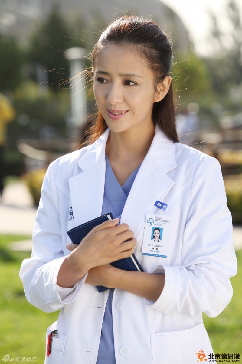 产科医生何晶的父亲是谁？何晶母亲胡亚婷和曲晋明是什么关系