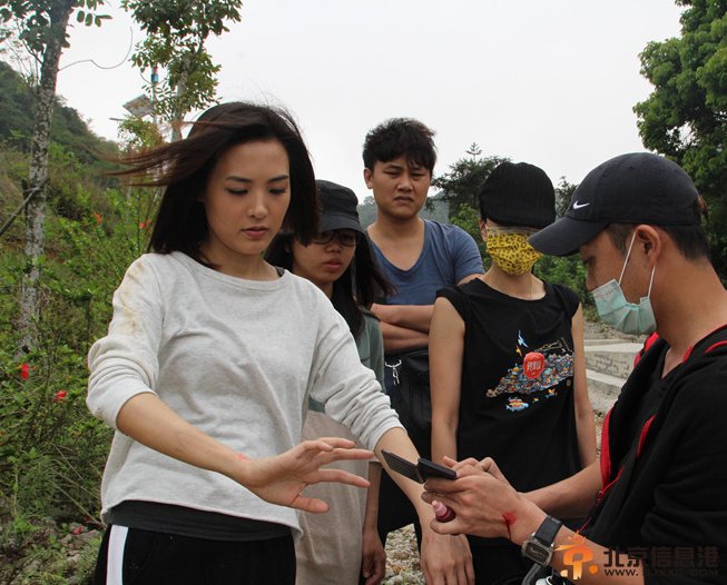 《深圳合租记》郑罗茜花絮大曝光 幕后女王也卖萌   