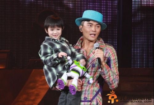 袁咏仪个人资料及演过的电影 袁咏仪老公张智霖儿子张慕童照片