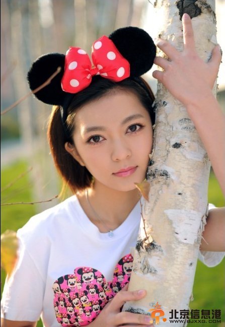 产科医生白荷扮演者王文思写真