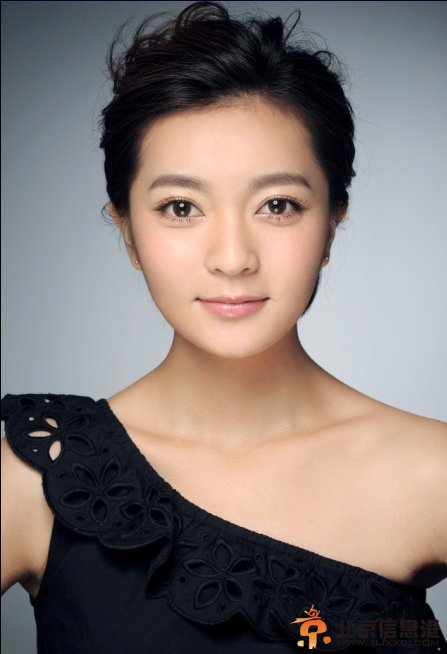 产科医生白荷扮演者王文思写真