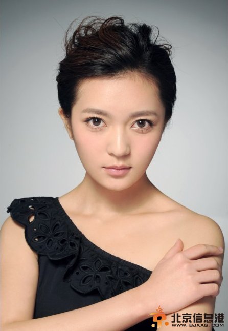 产科医生白荷扮演者王文思写真