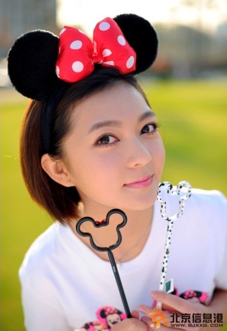 产科医生白荷扮演者王文思写真