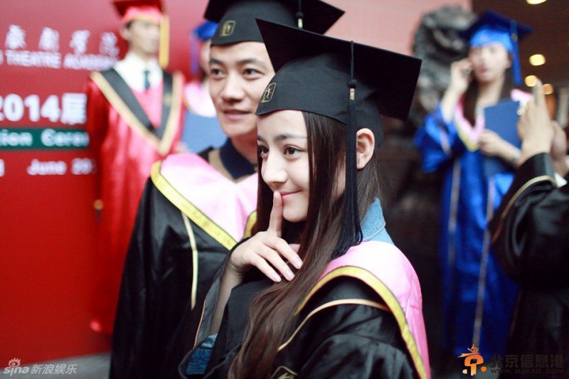 《古剑奇谭》小师妹玩穿越：<a href='http://www.bjxxg.cn/edu/xiaoyuan/' target='_blank'><u>校园</u></a>写真清新可人