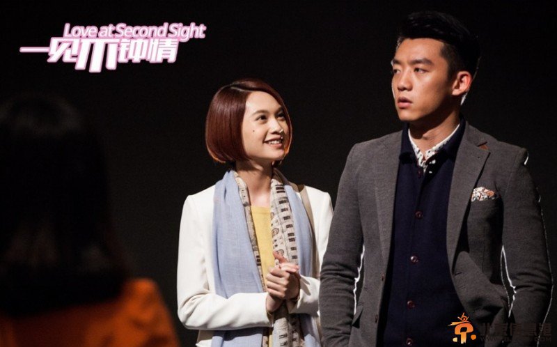 《一见不钟情》新款海报