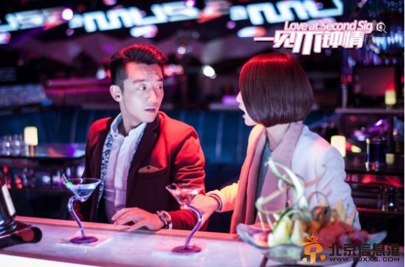 《一见不钟情》新款海报