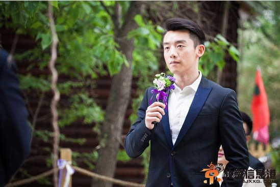 《一见不钟情》新款海报