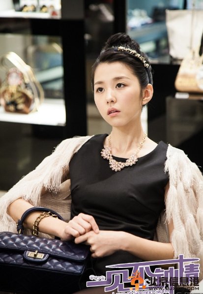 《一见不钟情》新款海报