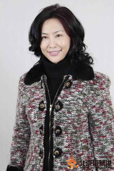 《草帽警察》乔红突破形象 首演乡村女商人