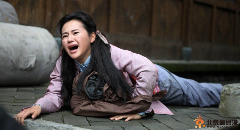 钱芳《战火中的花蕾》高清剧照