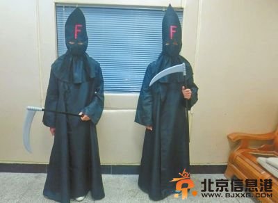 河南两中学生街头玩动漫秀被疑恐怖分子 遭鸣枪示警
